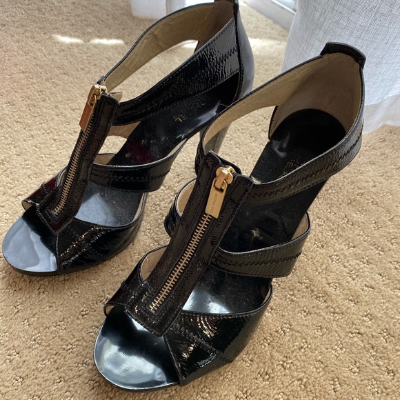 ✨SOLD✨Michael Kors Pumps - Picture 1 of 5